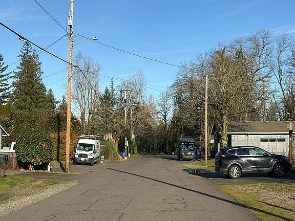 5th image of 230 Cedar St