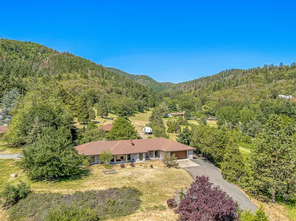 174 Hummingbird Ln, Talent, OR 97540