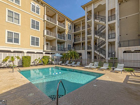 3rd image of 1015 Beachview Dr