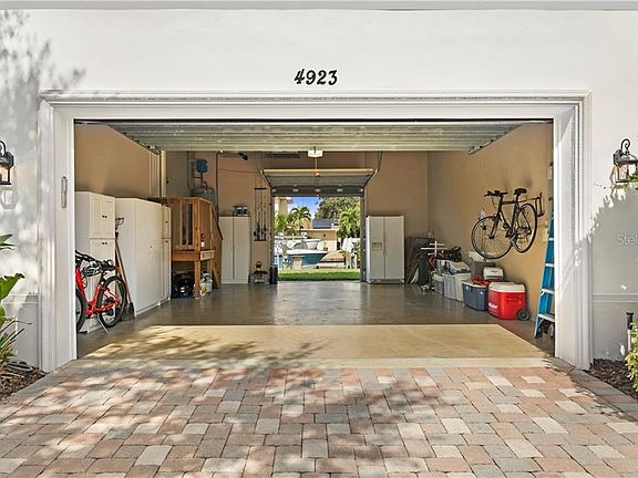 5th image of 4923 W Melrose Ave S