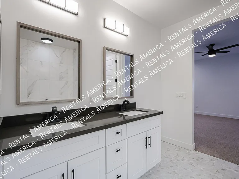 2418 E Amelia Ave — Photo 47
