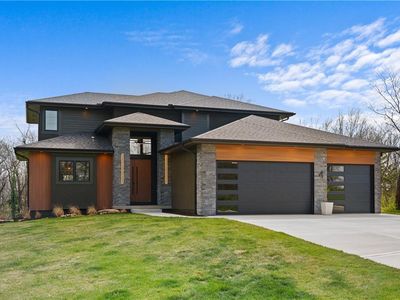 4 Broken Arrow Ct, Lake Winnebago, MO, 64034