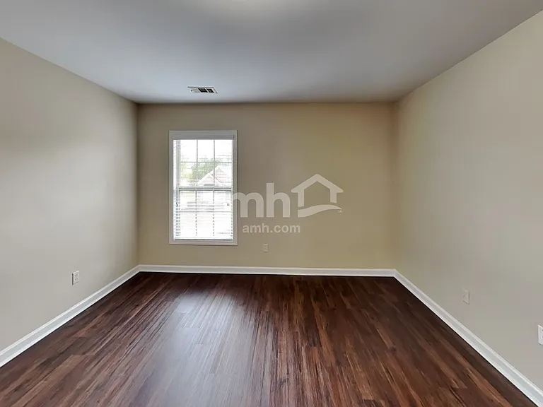 850 Stonehaven Rd SW — Photo 14