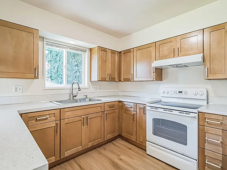 1554 SE Spruce St — Photo 8