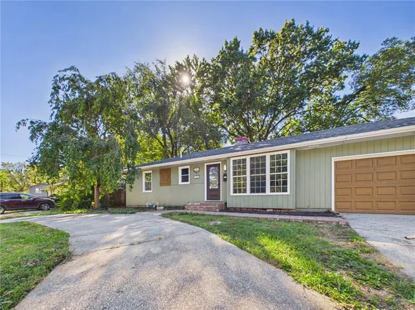 13624 Parker Ave, Grandview, MO 64030