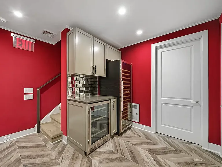 67 E 82nd St #TWNHS — Photo 13
