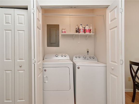 5th image of 140 Copperfield Dr #B