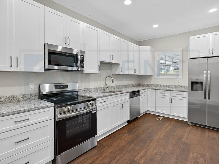2901 Park St — Photo 8