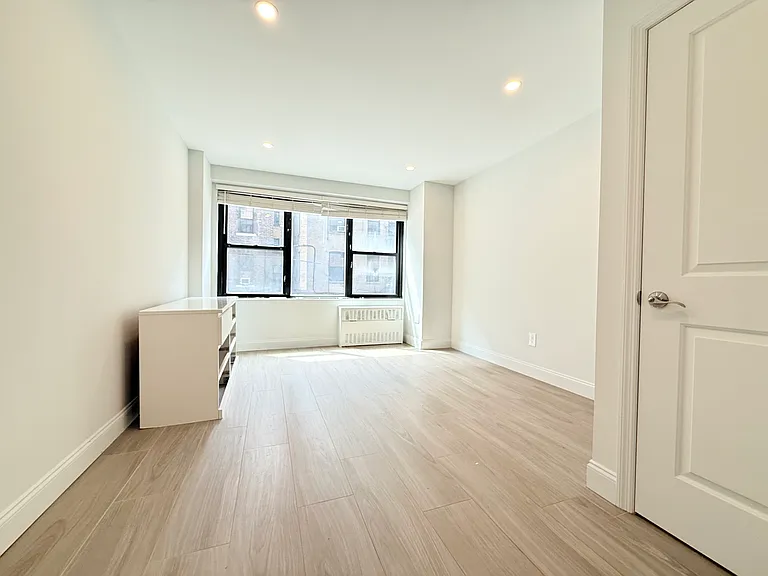 160 Parkside Ave #1H — Photo 7