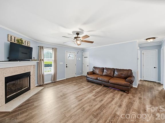 5th image of 620 Pleasant Ave
