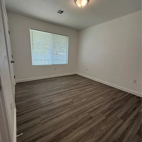 717 N Woodlawn Ave — Photo 6