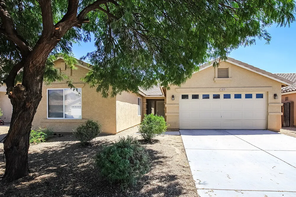 4 bed, 2.0 bath, 1798 sqft, $2,325 — Photo 1