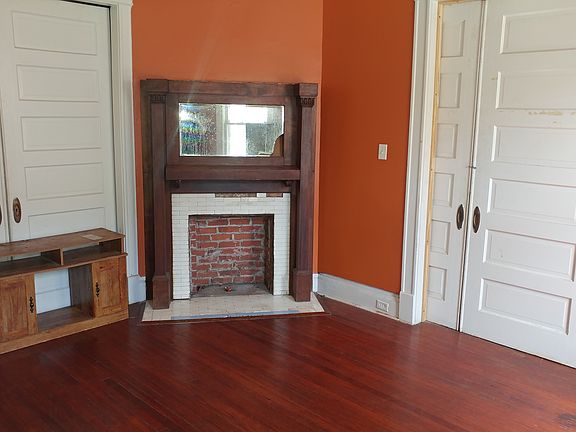 5th image of 546 Egan St