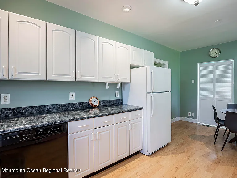 132 Sampson Pl — Photo 12