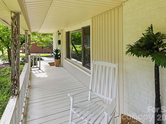 3rd image of 2736 Palm Ave