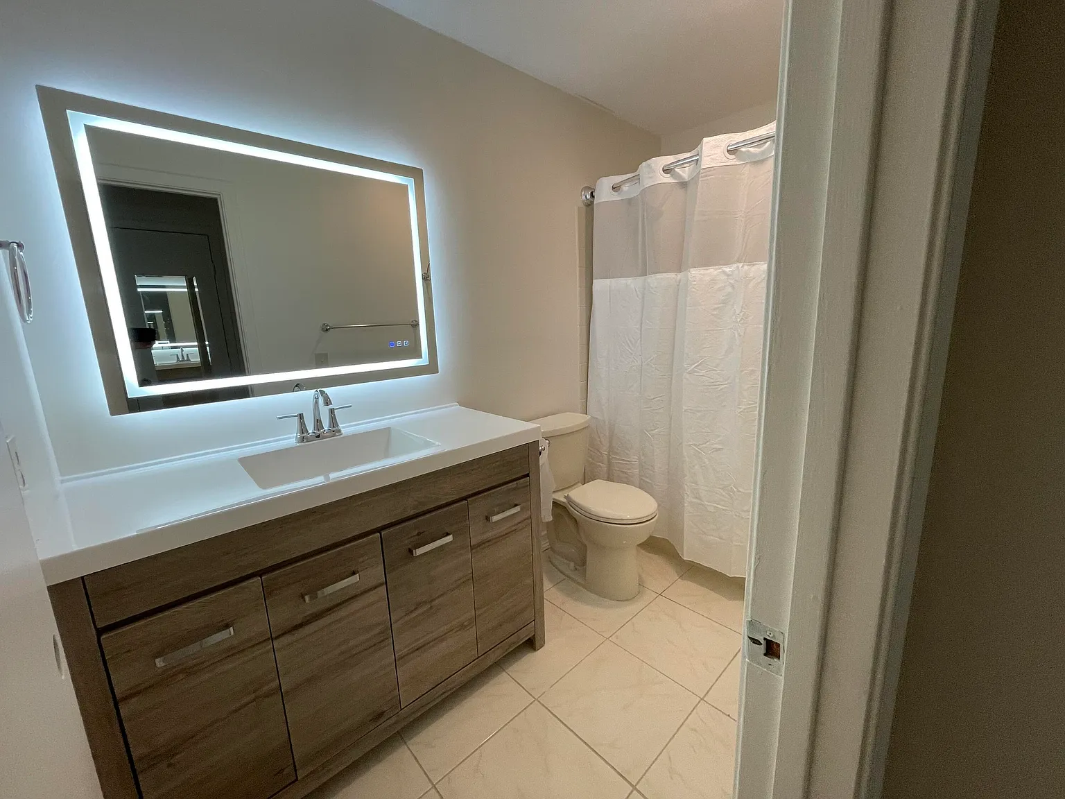 2 bed, 2.0 bath, 1404 sqft, $2,500 — Photo 3