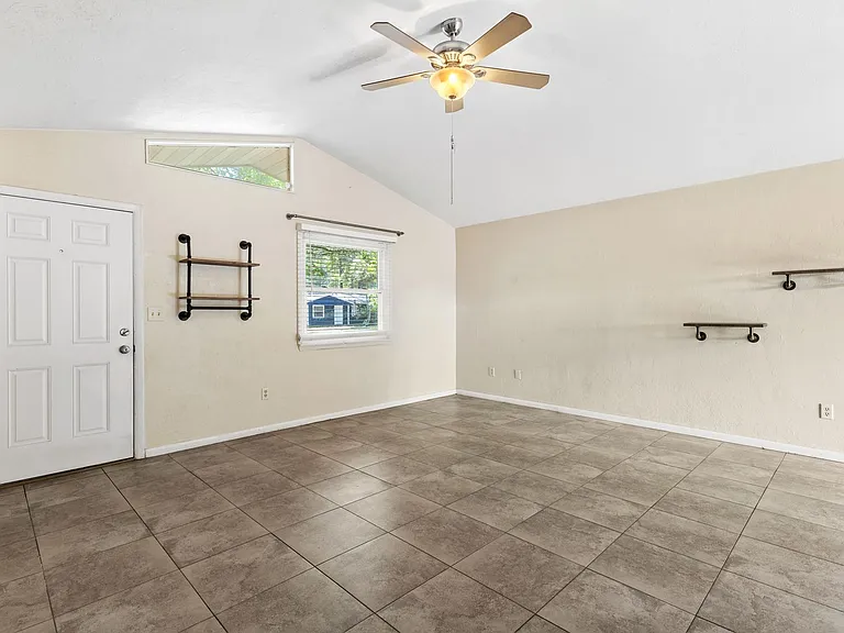 2620 NW 48th Pl — Photo 8