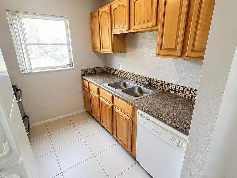 200 Croton Ave #111 — Photo 21