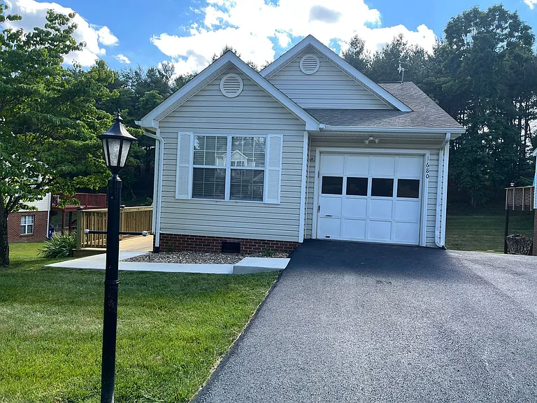 1680 Sleepy Hollow Rd — Photo 2