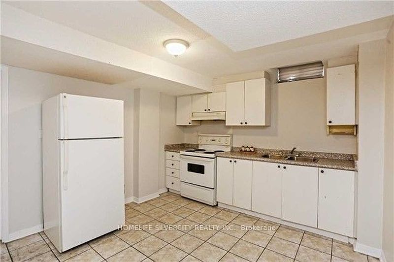 Brampton House for rent - 3 Bedrooms — photo 14