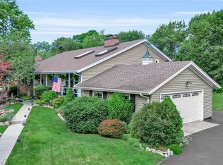 8634 Rebecca Dr, Williamsville, NY 14221