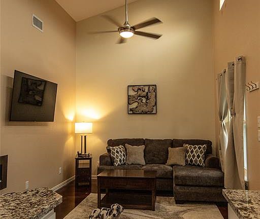 4th image of 1134 Palm St #A