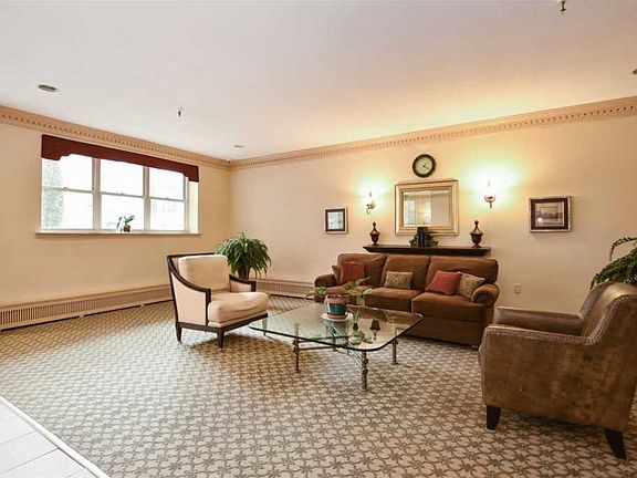 5th image of 10 Ipswich Ave APT 3J