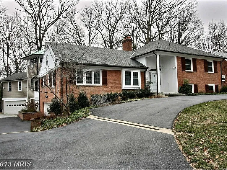 3913 Commander Dr — Photo 1