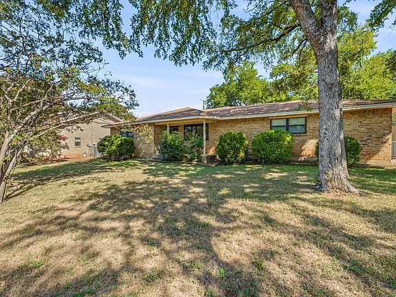 2nd image of 904 Spanish Trail Dr