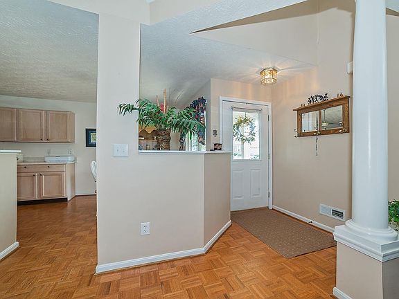 3rd image of 4079 Fieldsedge Dr