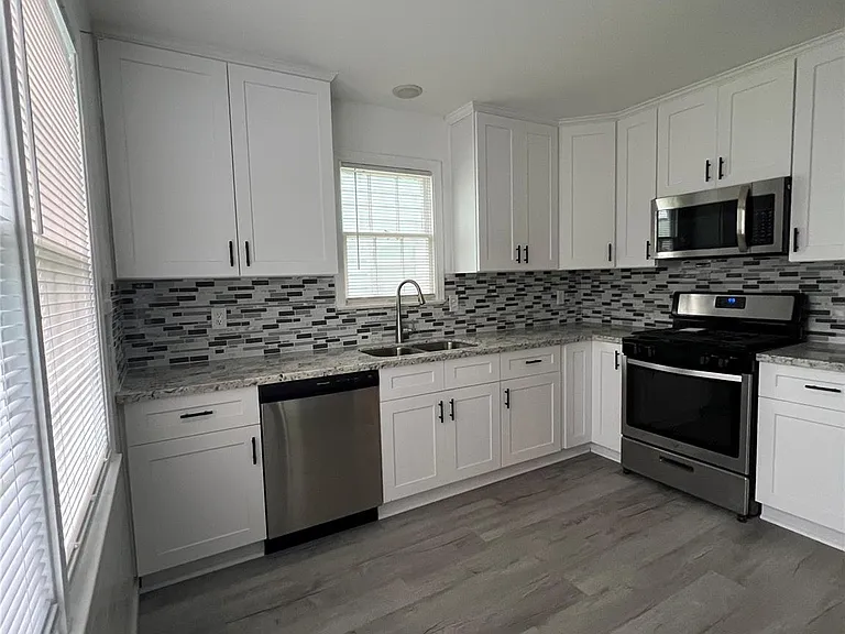 4711 Avenue R 1/2 — Photo 12