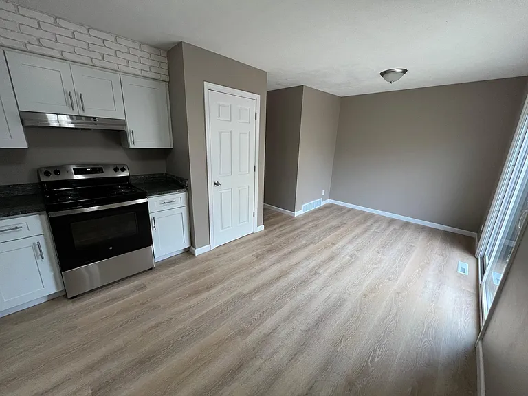 1750 Willoway Cir S — Photo 8