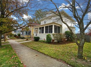 32 Ravenswood Ave, Providence, RI 02908