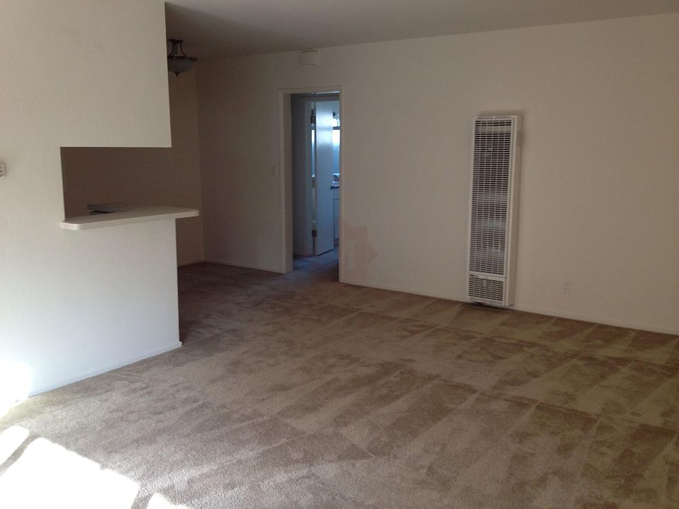 2nd image of 1429 De La Vina St APT 9