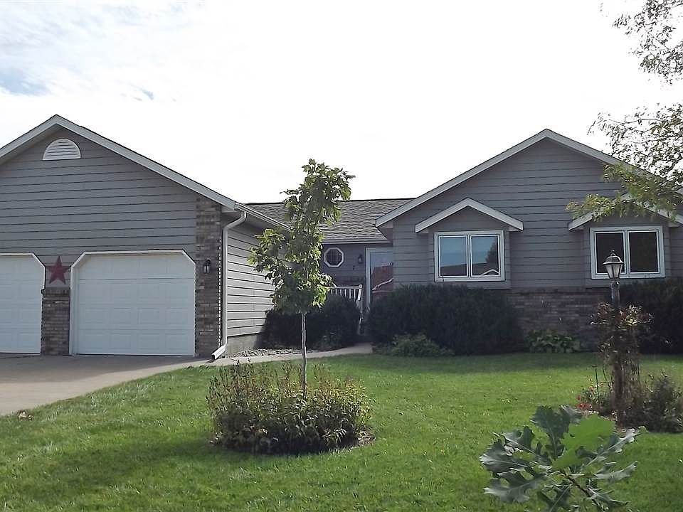 1st image of 7 Redwood Dr