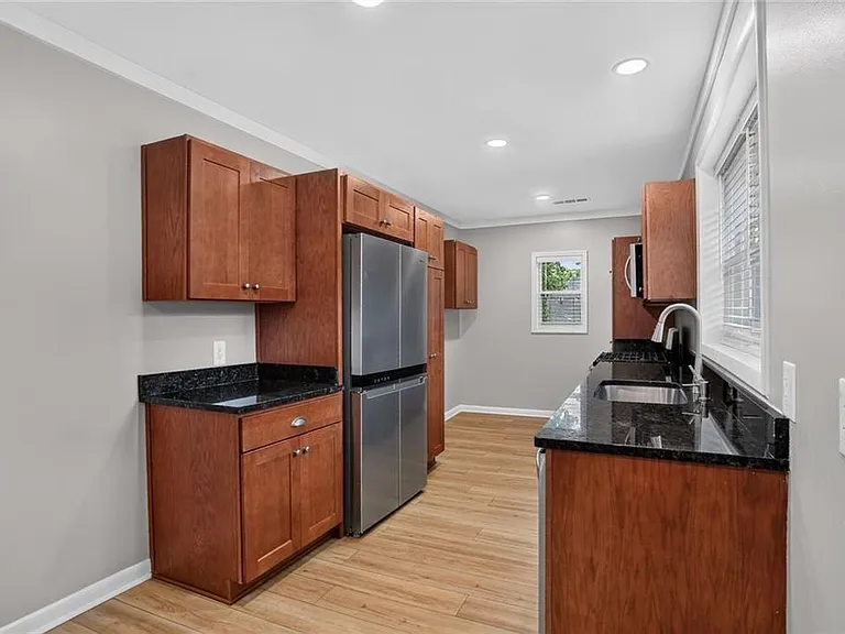 1220 Roxboro Dr NE — Photo 4