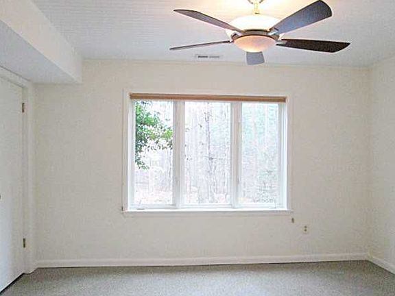 4th image of 317 Burlage Cir