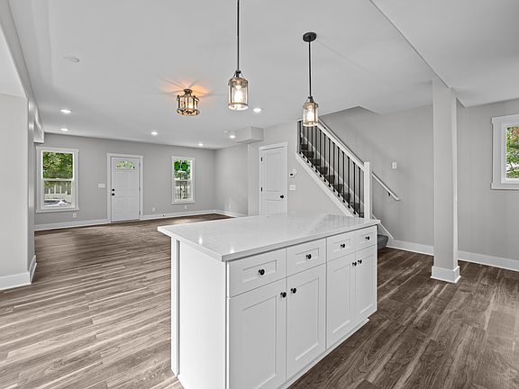 5th image of 2384 28th St