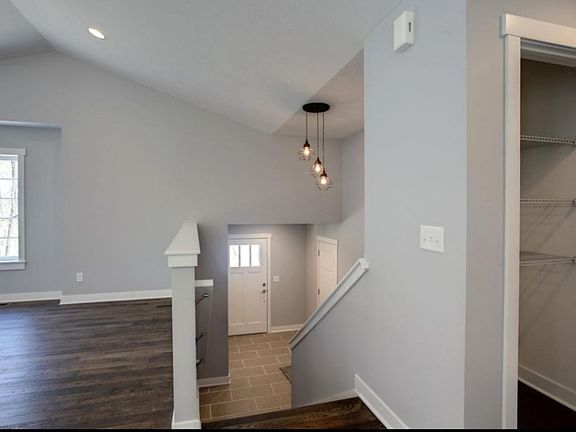 5th image of 186 Lakeview Dr