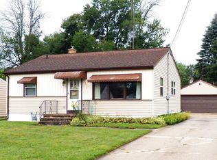 1640 Iris Dr, Manitowoc, WI 54220