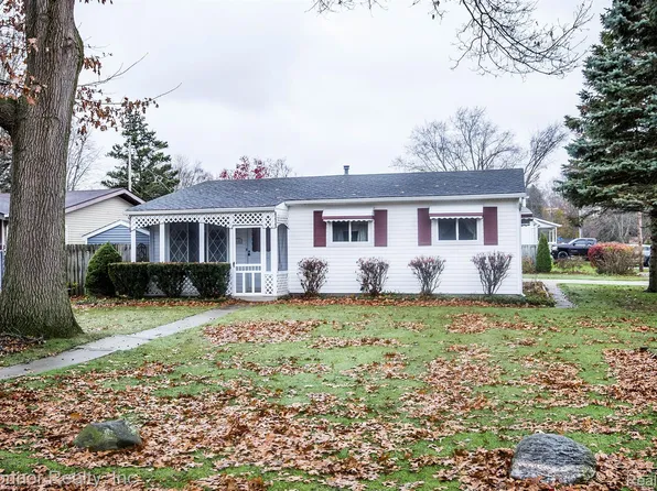 2141 Washington St, Algonac, MI 48001