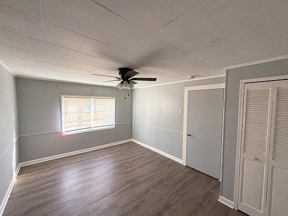 3rd image of 8165 Gum St