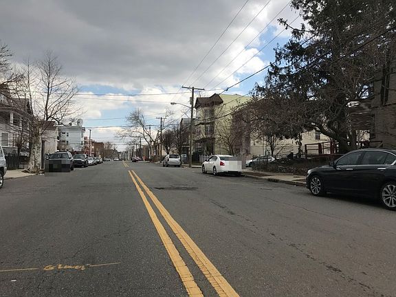 2nd image of 590 Hawthorne Ave