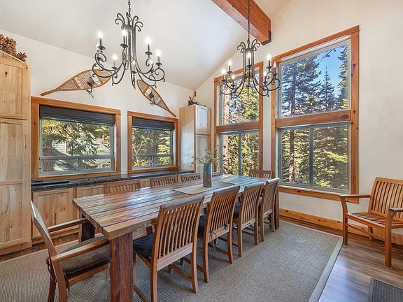 Formal tree-top dining