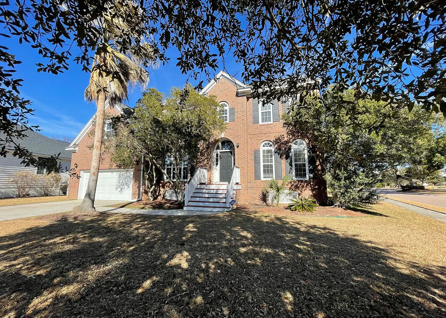 Available now. Beautiful, Freshly-Renovated 5BR/2.5 BA in Rivertowne! — Photo 1