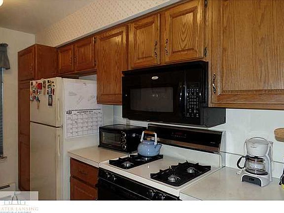 5th image of 1095 Riverview Ct