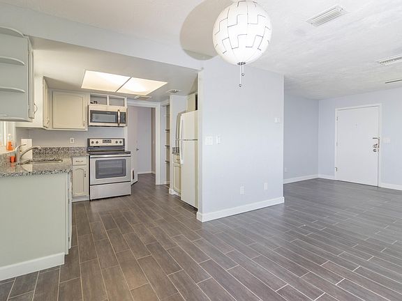 3rd image of 1030 Alta Dr