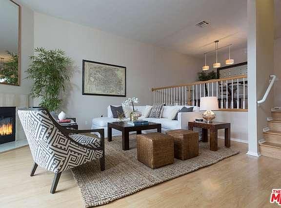 3rd image of 1924 S Barrington Ave APT 4