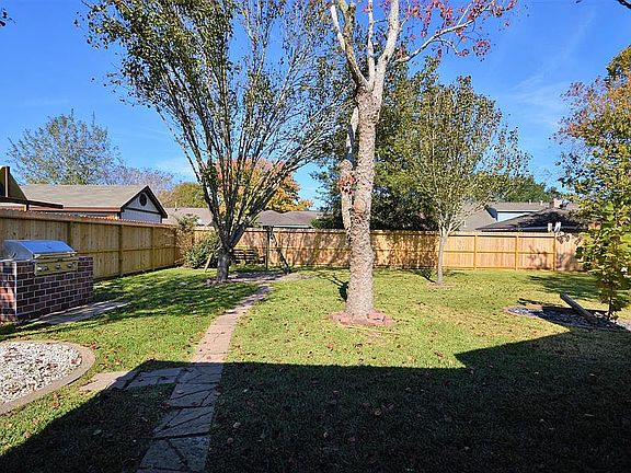 5th image of 1813 Meadow Creek Dr