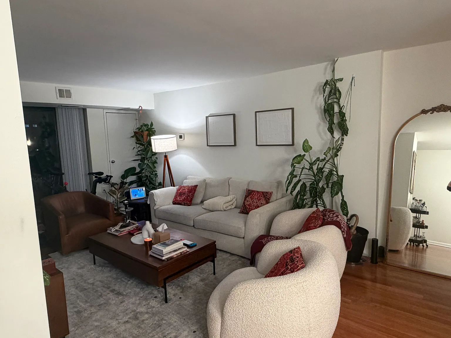 1 bed, 1026 sqft, $2,500 — Photo 2